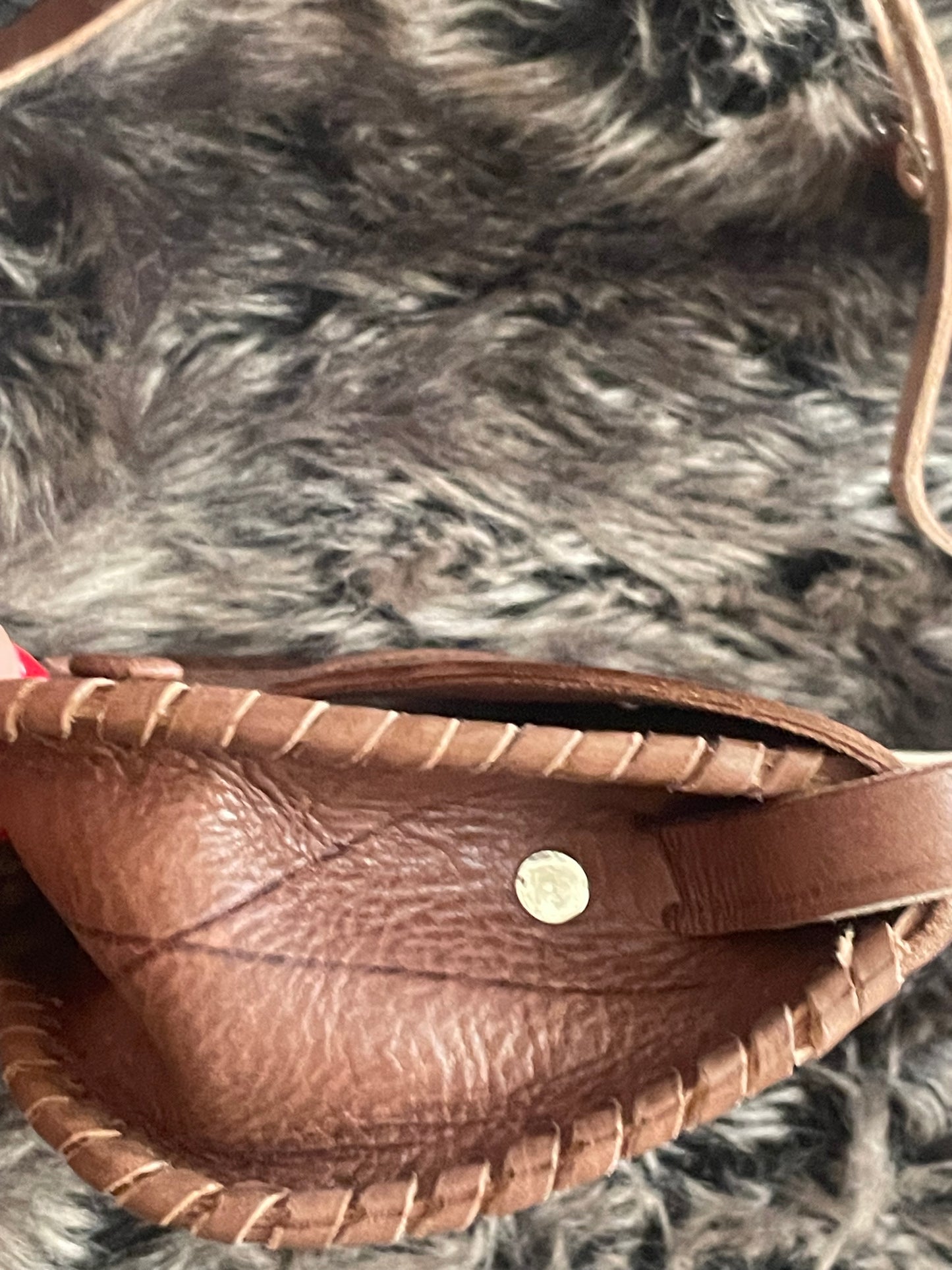 Sac Boule en Cuir Marron : Élégance et Praticité au Quotidien