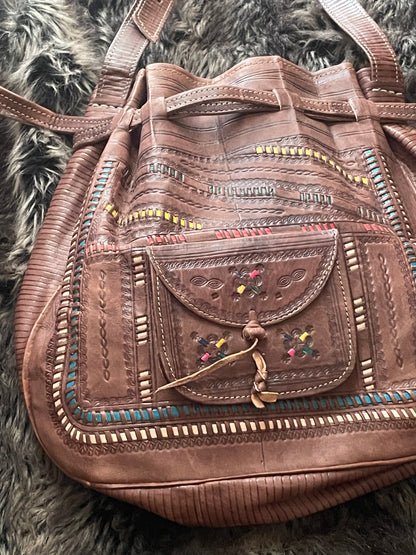 Sac Boule en Cuir Marron : Élégance et Praticité au Quotidien